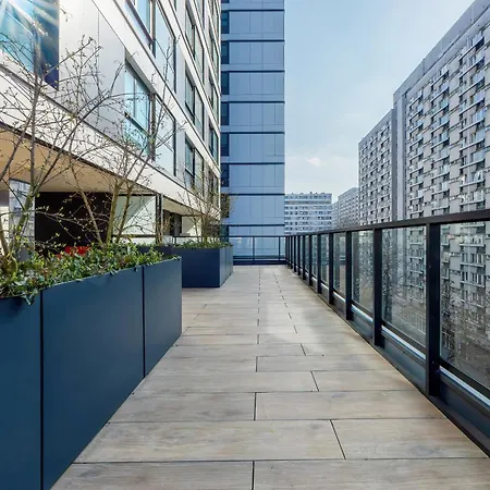 Daire Elegant Near Rondo Onz By Renters Prestige